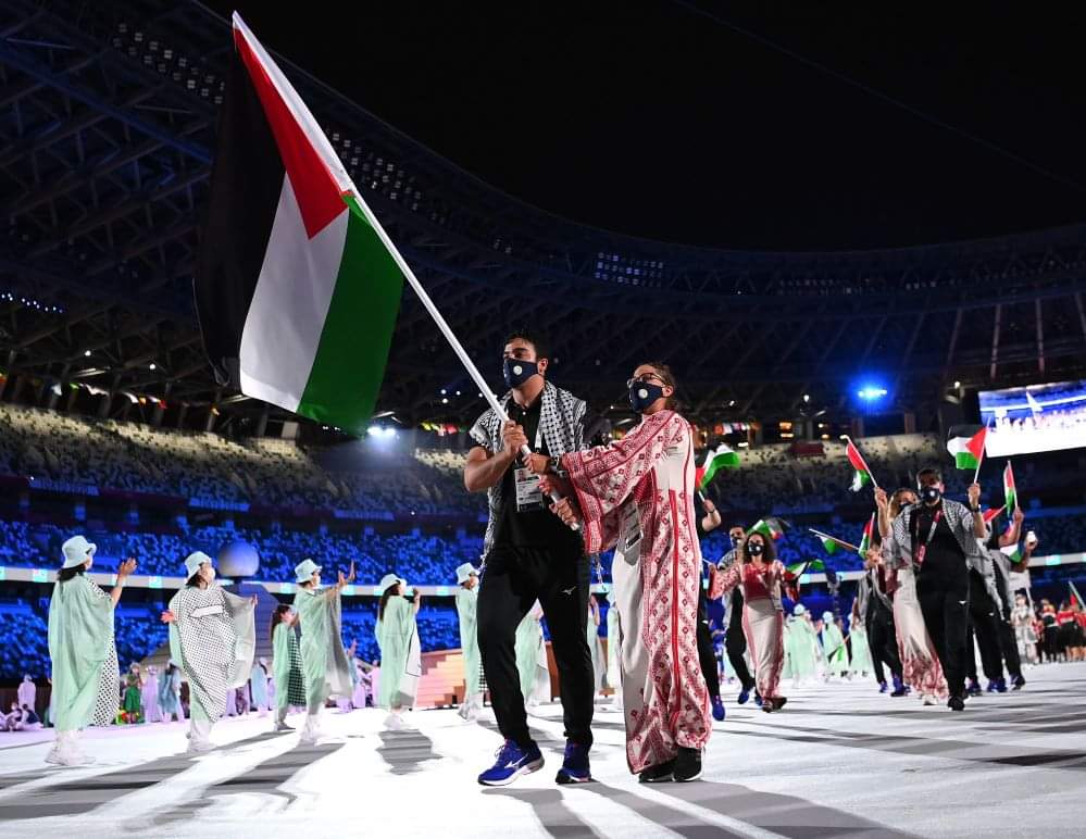 ترزي وأبو سل رفعا العلم الغالي