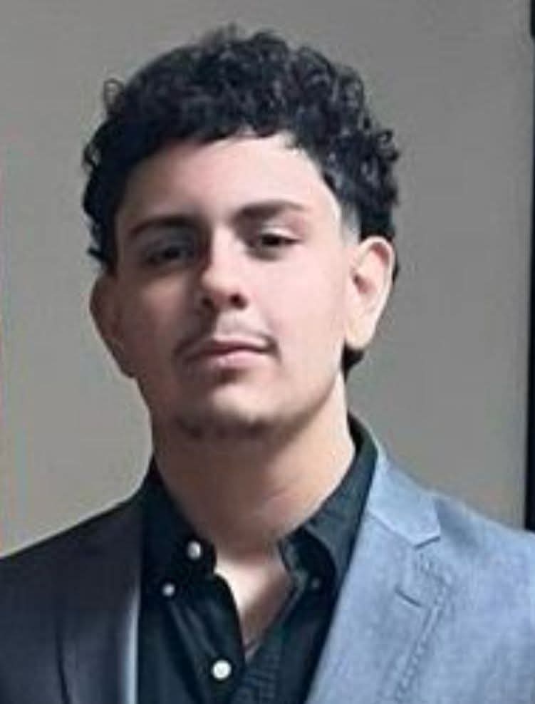 الطالب الفلسطيني يوسف دلياني ينتزع لفلسطين الجائزة الأولى كأفضل محاور سياسي في مؤتمر الأمم المتحدة النموذجي في فرنسا